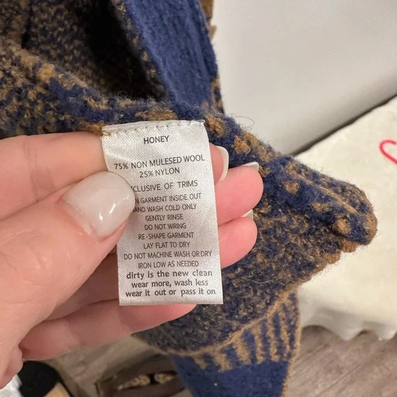 Toad&Co cabin fever Blue and Brown Plaid Cardigan! Size large! - Picture 7 of 7